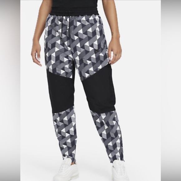 Nike Pants - Nike Women’s Nylon Pants Women’s Geometric Black Rainwear, walk-in outdoor pants